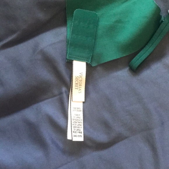 Victoria’s Secrets Demi-lined bras - 34C - Picture 2 of 4